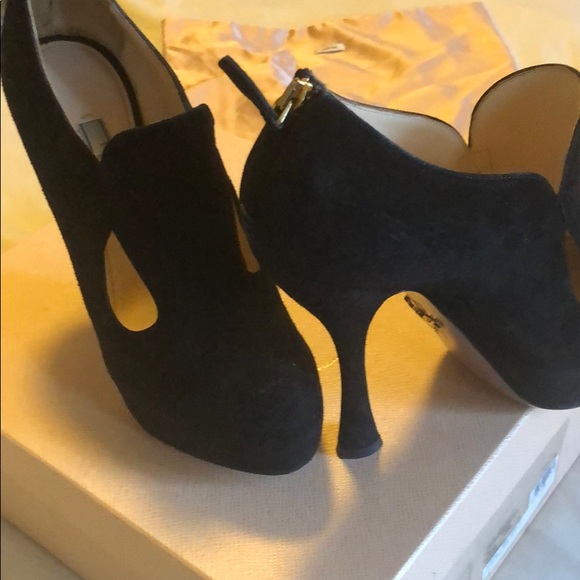 Prada Heels - Picture 6 of 7